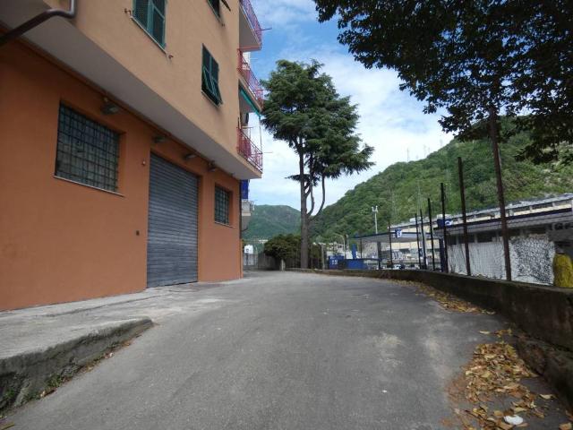Locale Commerciale in affitto a Media Val Bisagno, Serra Riccò