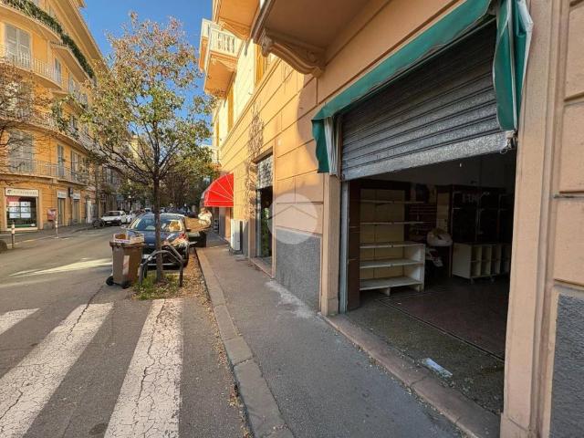 Locale Commerciale in affitto a Ponente, Serra Riccò