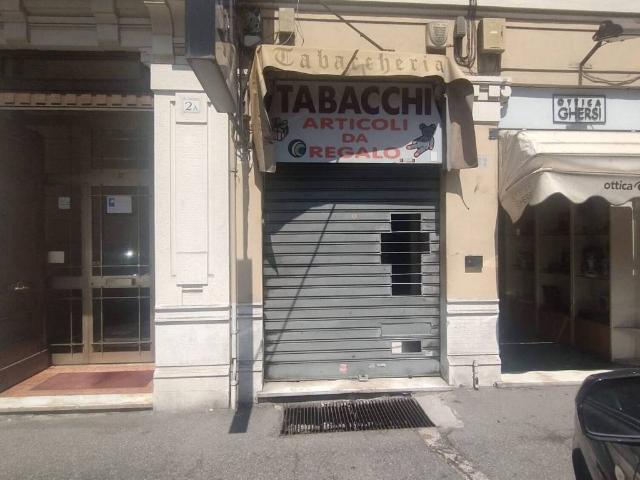 Locale Commerciale in affitto a Medio Levante, Serra Riccò