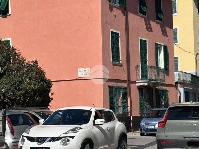 Locale Commerciale in affitto a Ponente, Serra Riccò