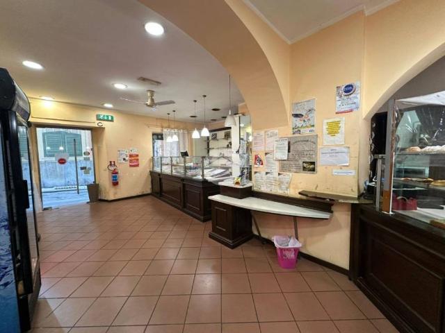 Locale Commerciale in affitto a Voltri, Genova