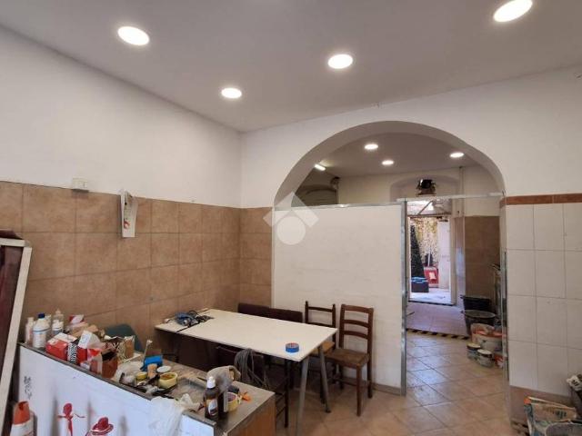 Locale Commerciale in affitto a Teglia, Genova