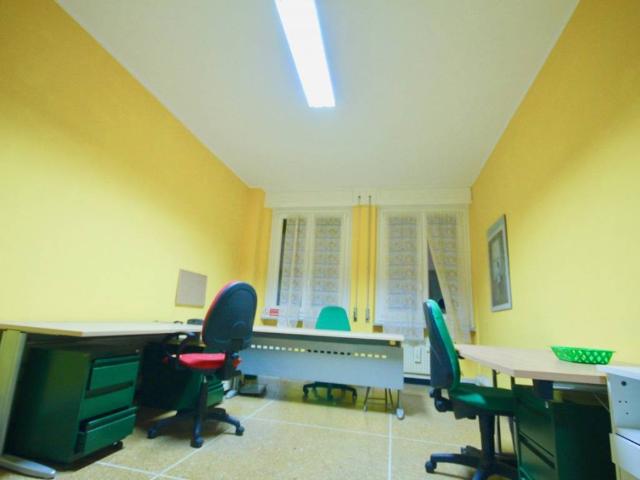 Locale Commerciale in affitto a Centro Est, Serra Riccò