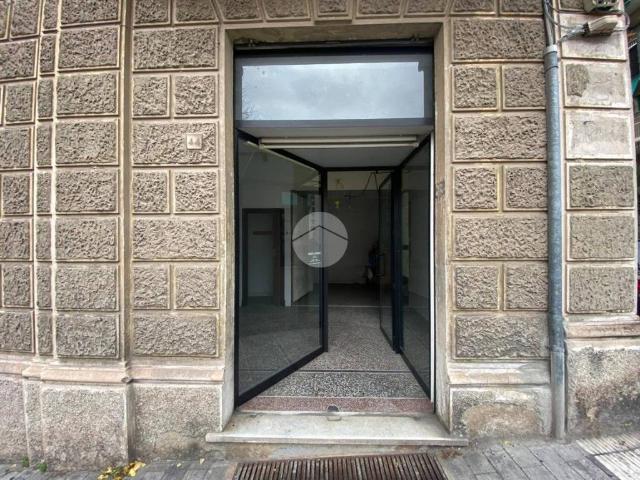 Locale Commerciale in affitto a Medio Ponente, Serra Riccò