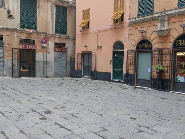 Locale Commerciale in affitto a Centro Est, Serra Riccò