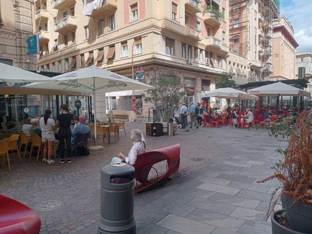 Locale Commerciale in affitto a Quadrilatero, Genova