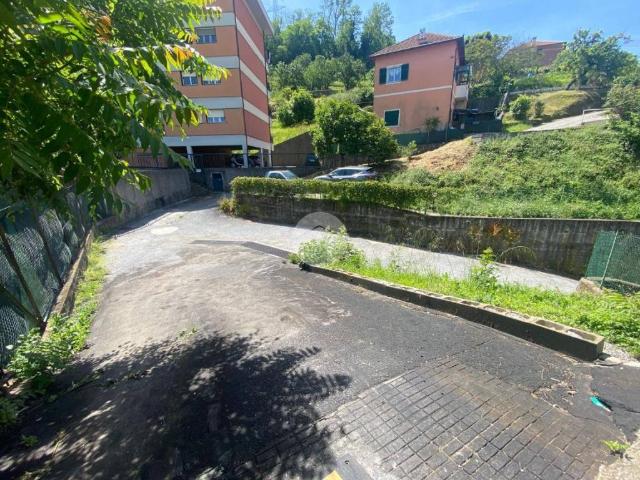 Locale Commerciale in affitto a Medio Ponente, Serra Riccò