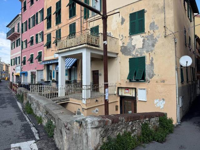 Locale Commerciale in affitto a Levante, Serra Riccò