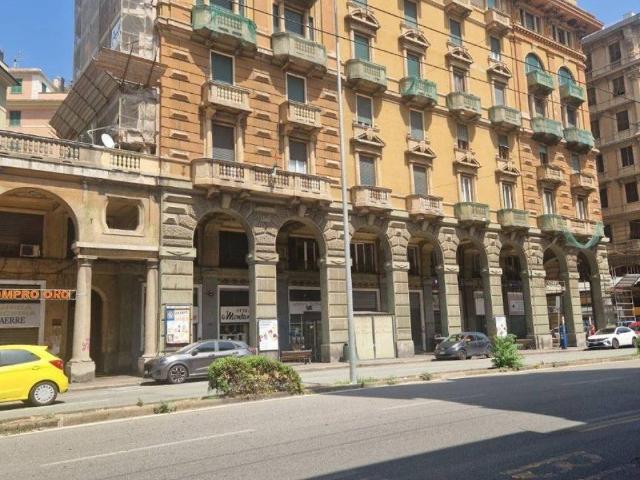 Locale Commerciale in affitto a Centro Ovest, Serra Riccò