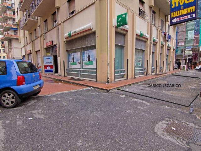 Locale Commerciale in affitto a Marassi, Genova