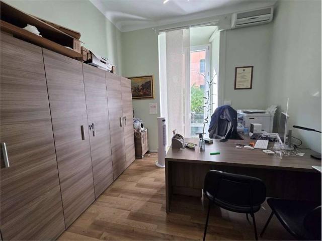 Locale Commerciale in affitto a Foce, Genova