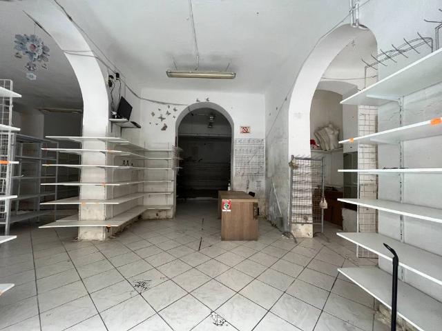 Locale Commerciale in affitto a Medio Ponente, Serra Riccò