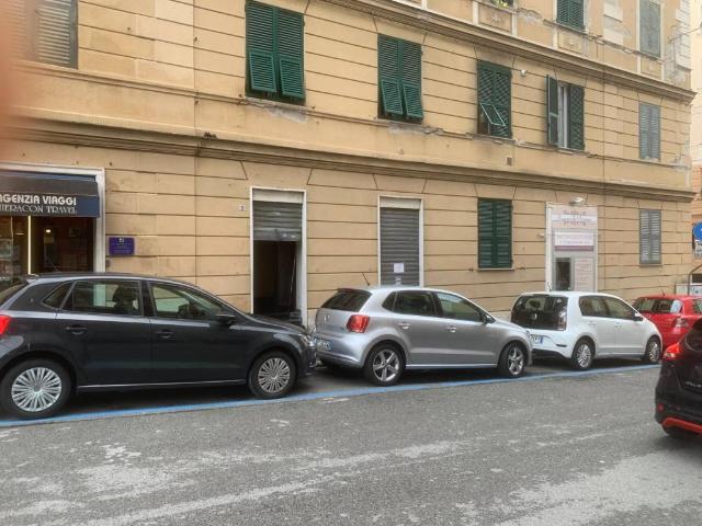 Locale Commerciale in affitto a Medio Levante, Serra Riccò