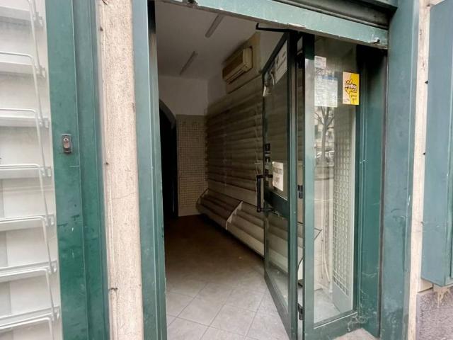 Locale Commerciale in affitto a Val Polcevera, Serra Riccò
