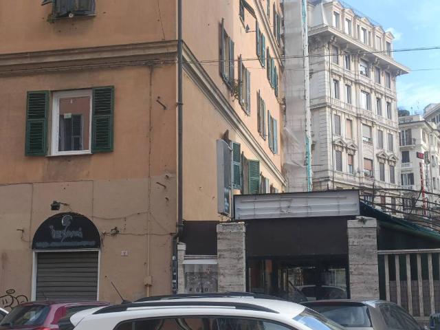 Locale Commerciale in affitto a Medio Levante, Serra Riccò