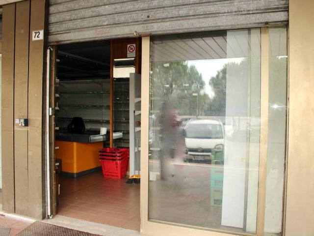 Locale Commerciale in affitto a Levante, Serra Riccò