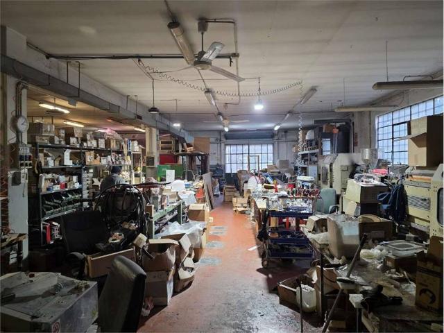 Locale Commerciale in affitto a Media Val Bisagno, Serra Riccò