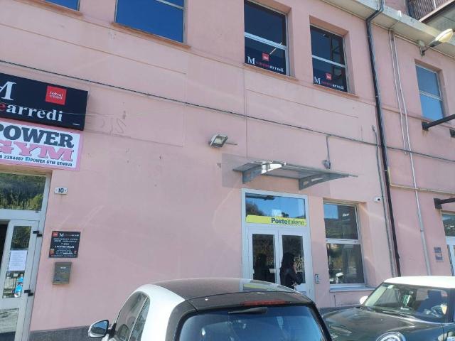 Locale Commerciale in affitto a Ponente, Serra Riccò