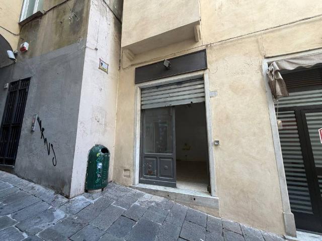 Locale Commerciale in affitto a Centro Est, Serra Riccò