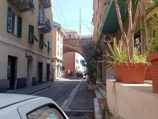 Locale Commerciale in affitto a Levante, Serra Riccò