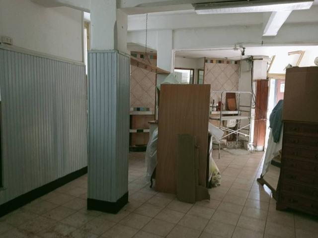 Locale Commerciale in affitto a Centro Ovest, Serra Riccò
