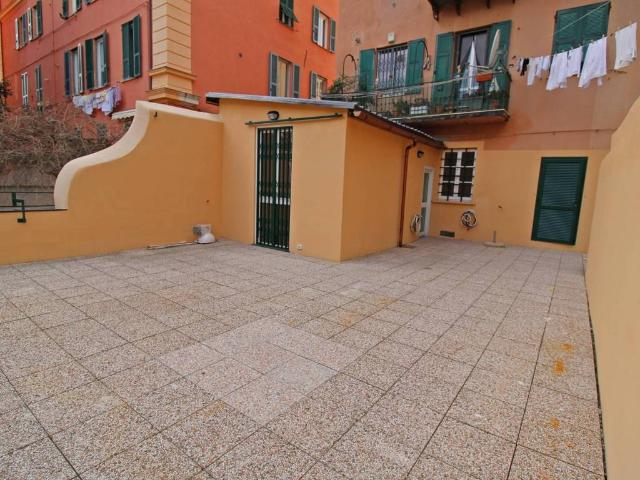 Locale Commerciale in affitto a Centro Est, Serra Riccò