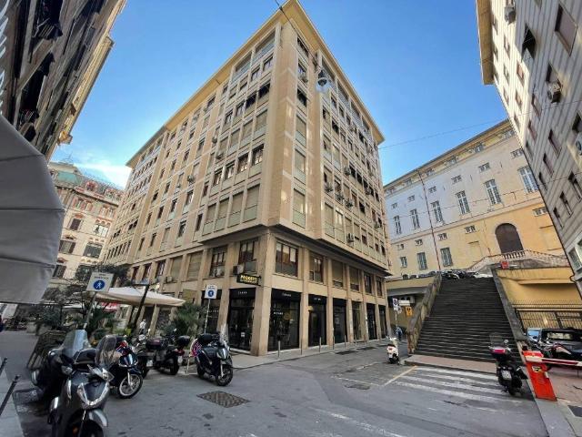 Locale Commerciale in affitto a Centro Est, Serra Riccò