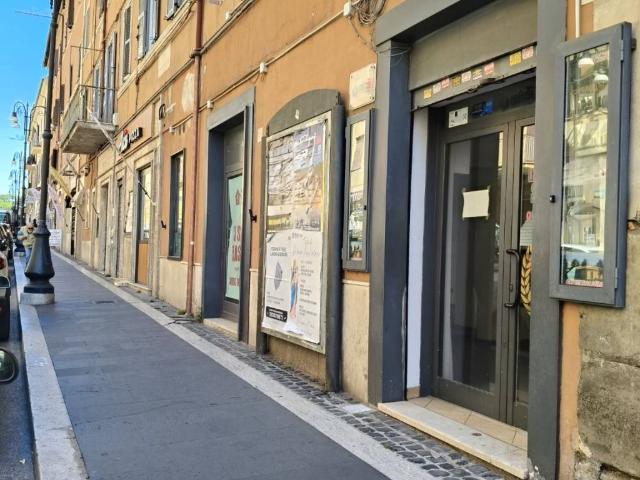 Locale Commerciale in affitto a Ville di Nemi, Roma Capitale