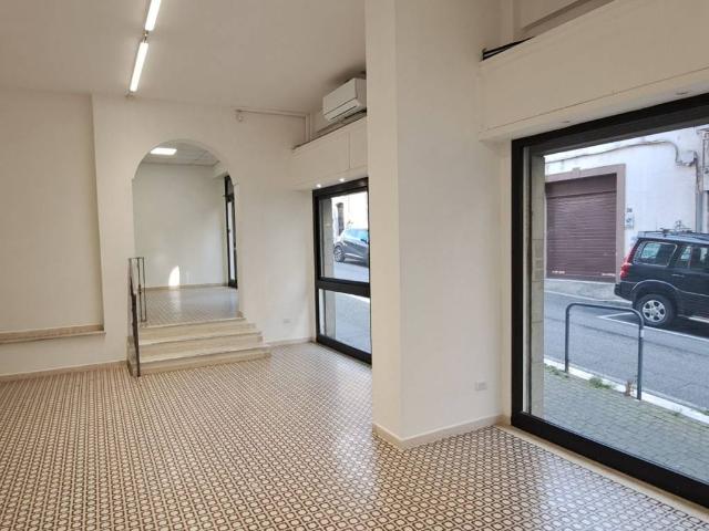 Locale Commerciale in affitto a Ville di Nemi, Roma Capitale