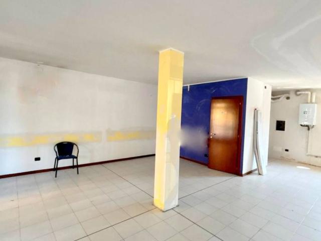 Locale Commerciale in affitto a Gessate, Lombardia