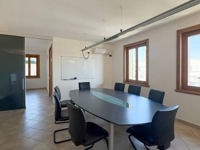 Locale Commerciale in affitto a Ghedi, Lombardia