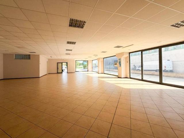 Locale Commerciale in affitto a Ghedi, Lombardia