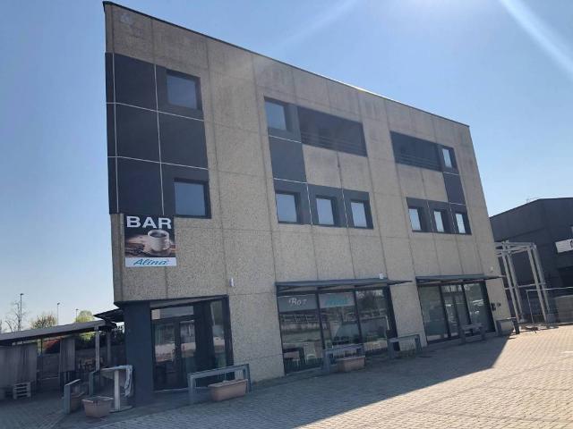 Locale Commerciale in affitto a Ghedi, Lombardia