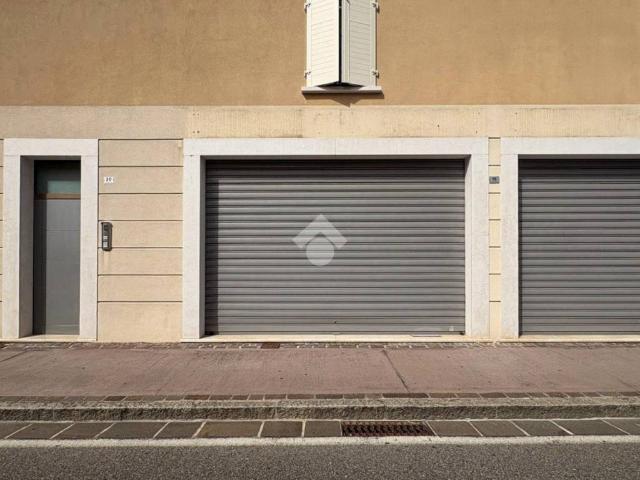 Locale Commerciale in affitto a Ghedi, Lombardia