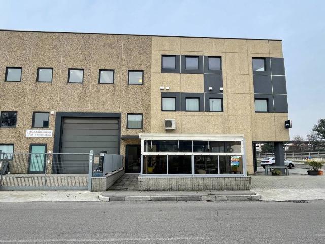 Locale Commerciale in affitto a Ghedi, Lombardia