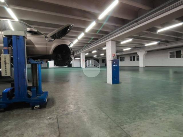 Locale Commerciale in affitto a Ghisalba, Lombardia