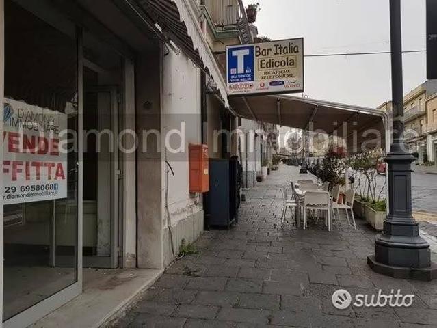 Locale Commerciale in affitto a Giarre, Sicilia