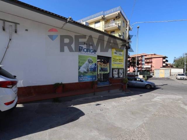 Locale Commerciale in affitto a Giarre, Sicilia