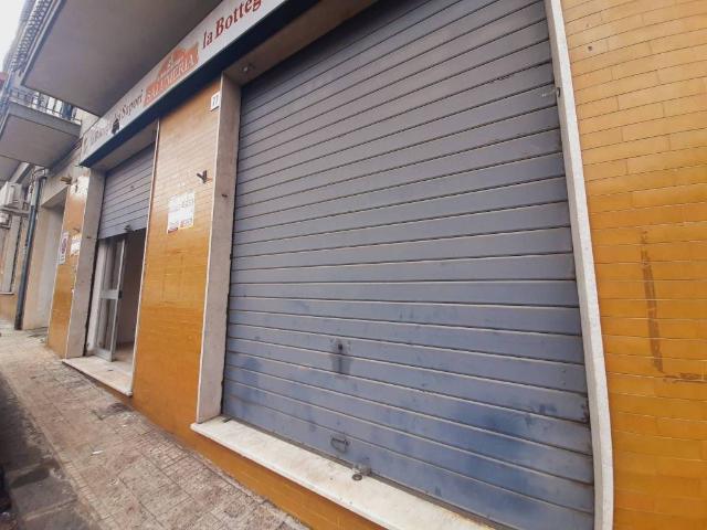 Locale Commerciale in affitto a Giarre, Sicilia