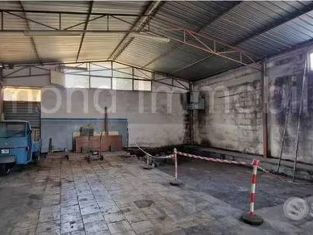 Locale Commerciale in affitto a Giarre, Sicilia