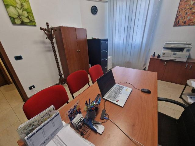 Locale Commerciale in affitto a Giarre, Sicilia