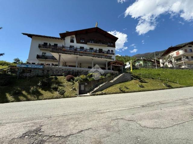 Locale Commerciale in affitto a Gignod, Caravex