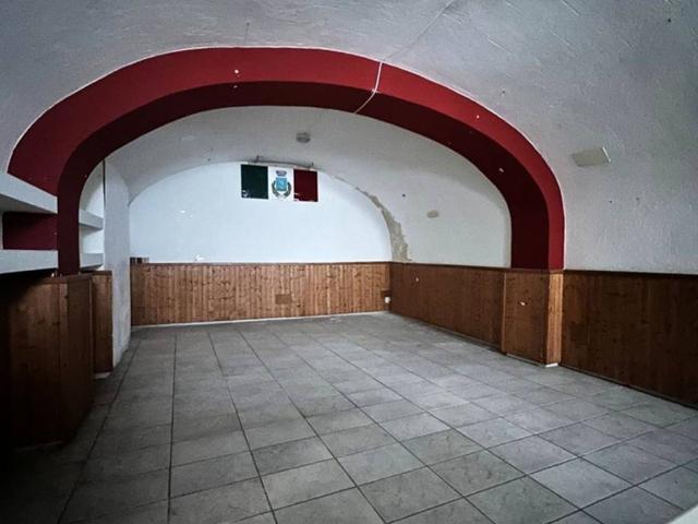 Locale Commerciale in affitto a Puglia, Bari