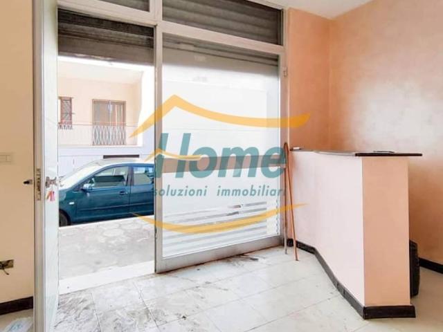 Locale Commerciale in vendita a Puglia, Bari