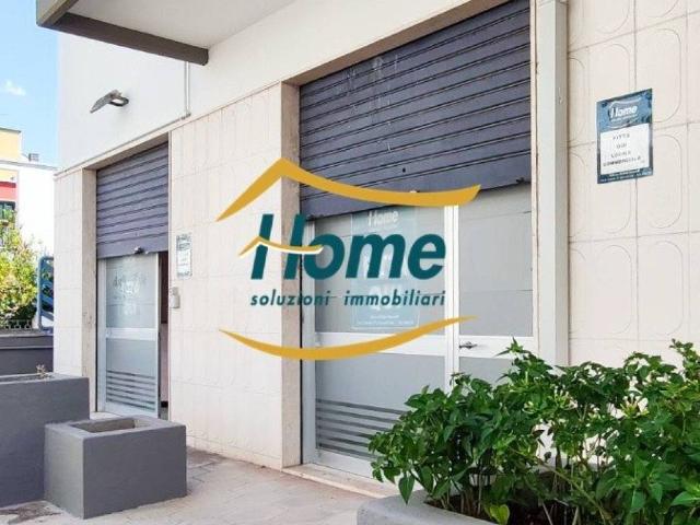 Locale Commerciale in vendita a Puglia, Bari