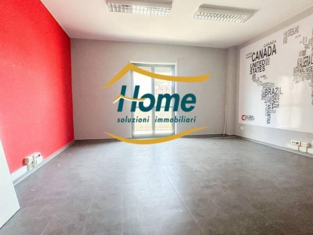 Locale Commerciale in affitto a Puglia, Bari