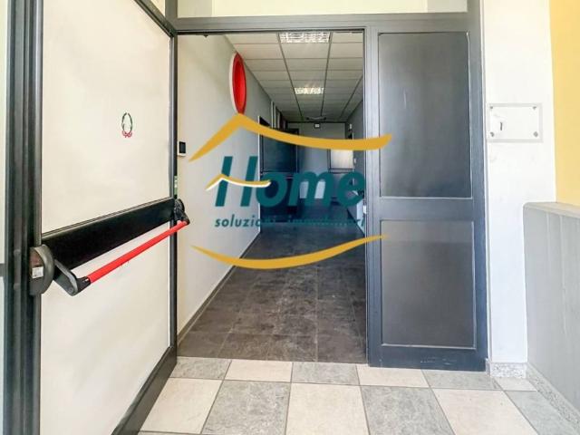 Locale Commerciale in affitto a Puglia, Bari