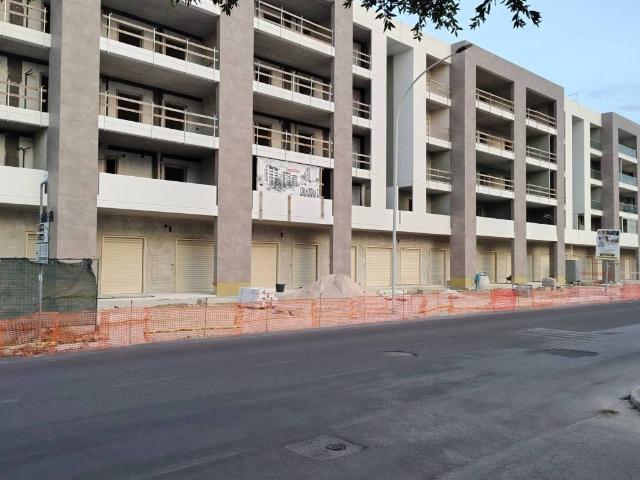 Locale Commerciale in affitto a Puglia, Bari