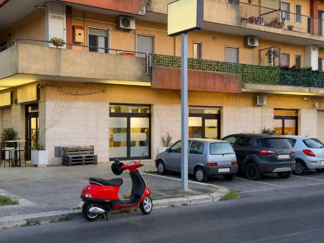 Locale Commerciale in affitto a Puglia, Bari