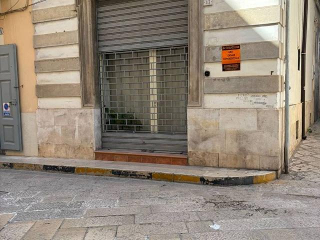 Locale Commerciale in affitto a Puglia, Bari